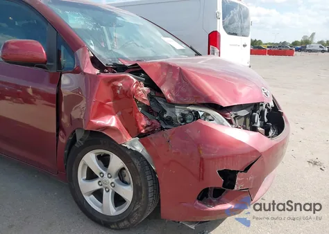 2017 Toyota Sienna Le 8 Passenger из США, поврежденный, VIN 5TDKZ3DC7HS888145